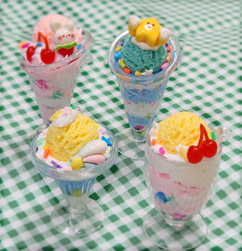 夏休みワークショップ第2弾！　デコホイップで作るパフェキーホルダー